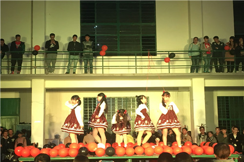 1478577496539963.jpg 节目表演.jpg