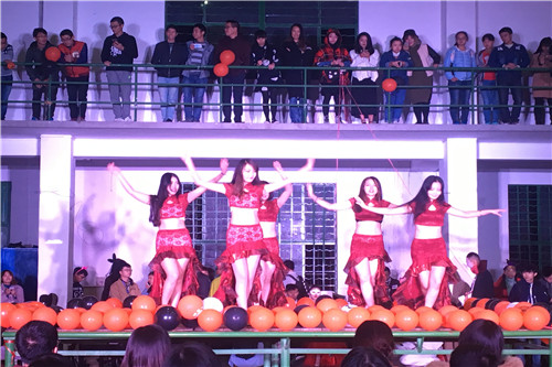 1478577483864910.jpg 表演过程.jpg